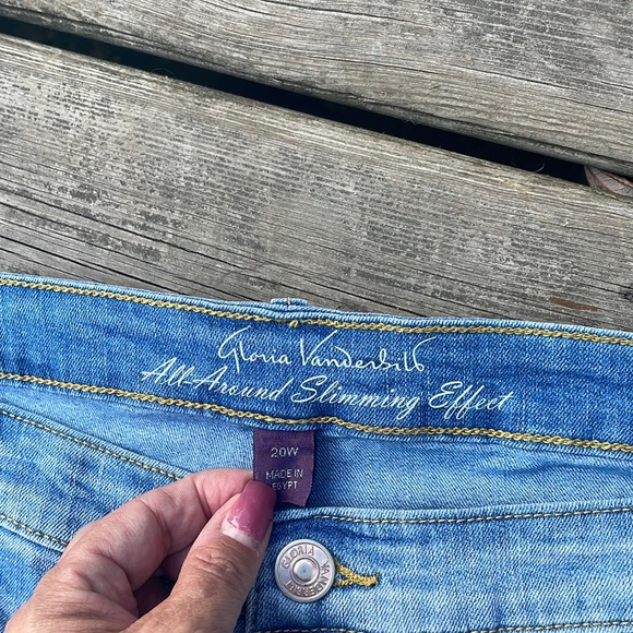 NWT Gloria Vanderbilt Morocco Mid Rise Bermuda Denim Shorts - Picture 4 of 8